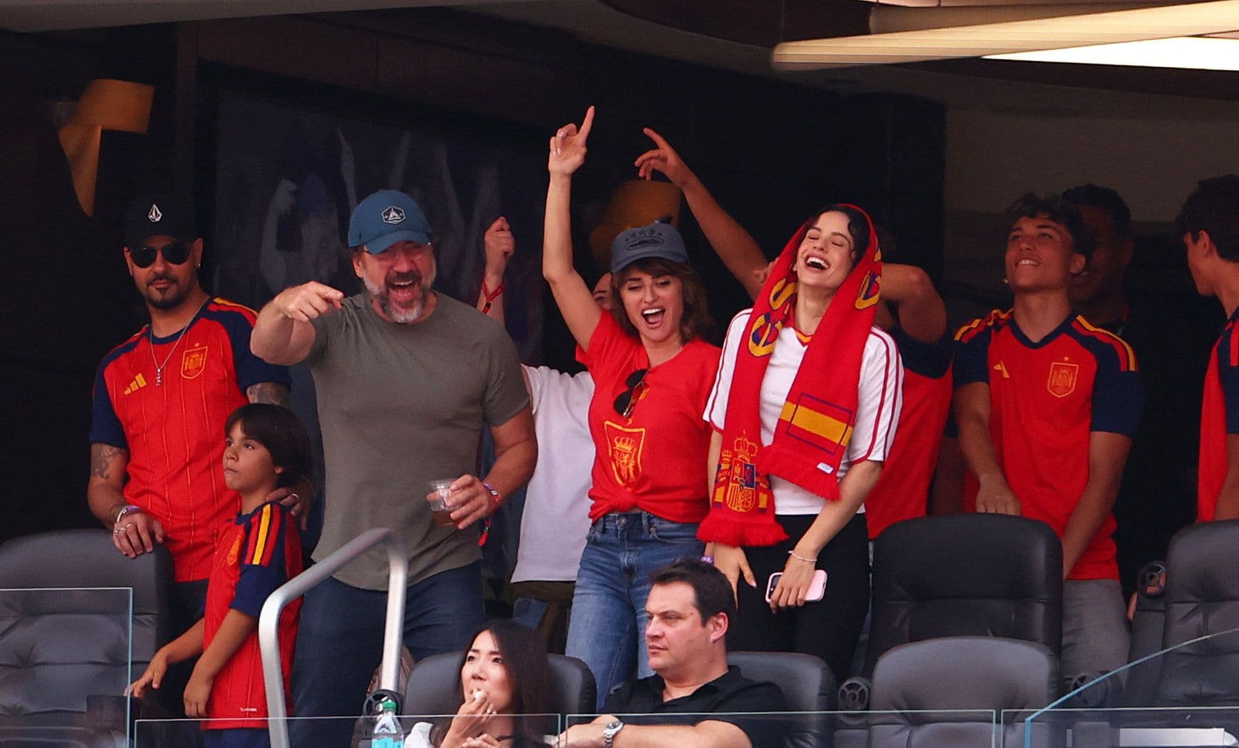 Penélope Cruz, Rosalía y las Celebridades que Asistieron al España vs Austria