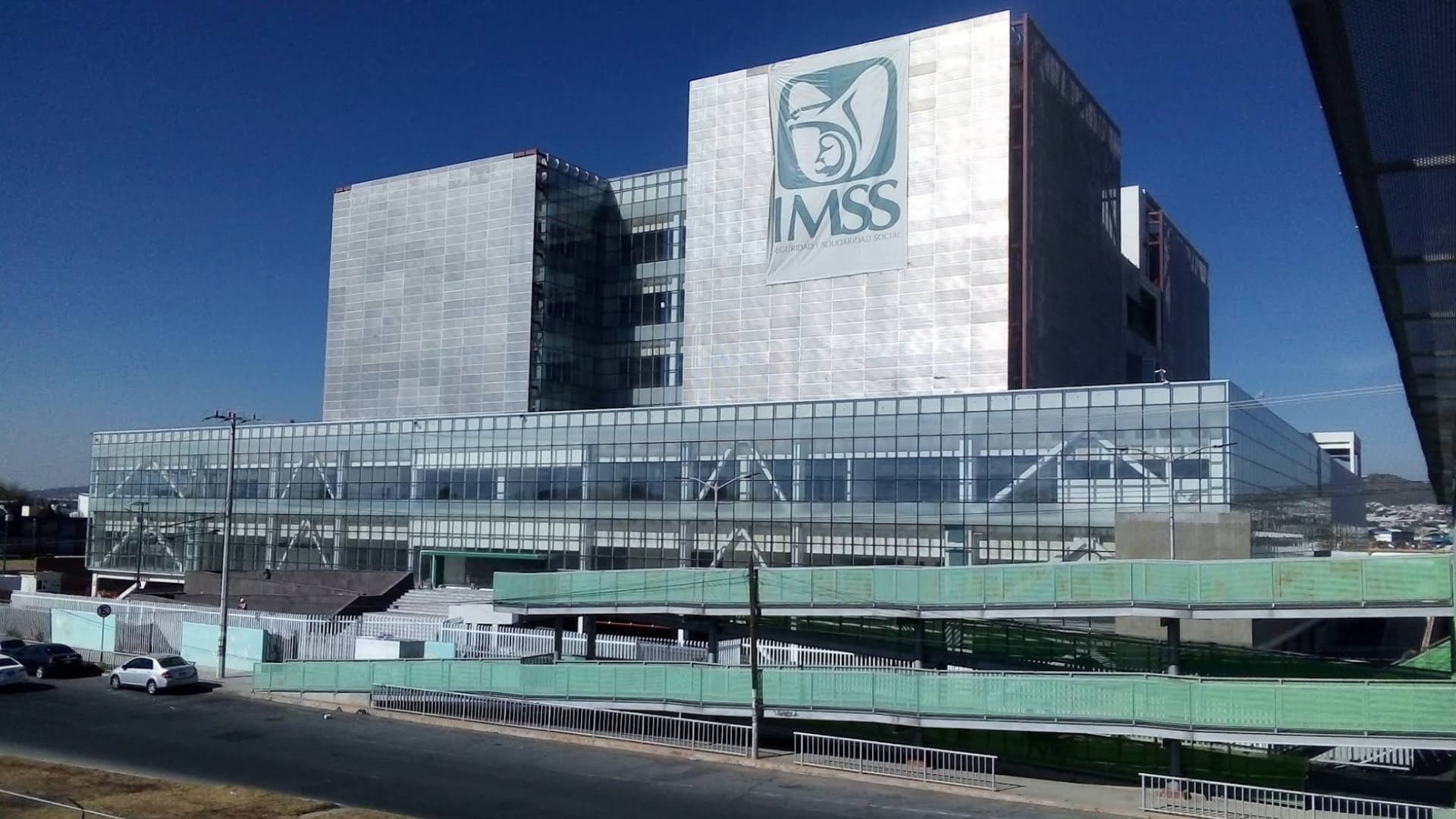 Personal del IMSS Coatzacoalcos se Manifiesta; Piden Aumento Salarial Justo
