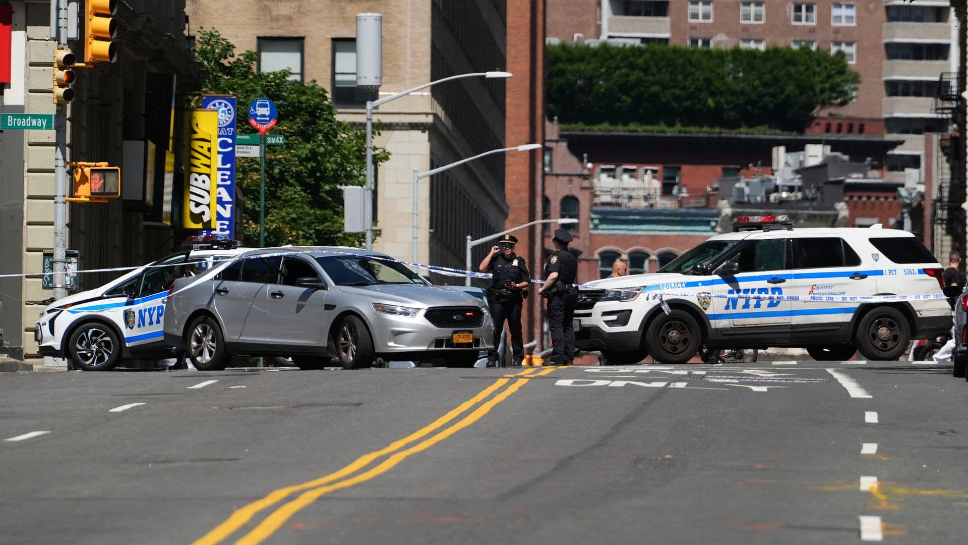 Policía de Nueva York acordona la zona de la explosión