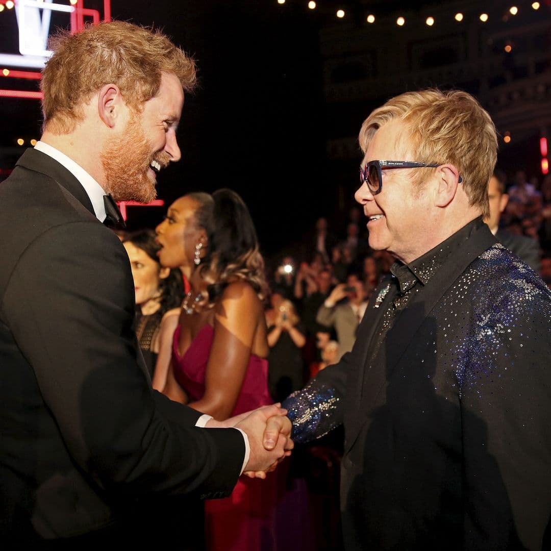 El Príncipe Harry y Elton John Pierden Juicio contra Daily Mail y Pagarán Millones de Dólares