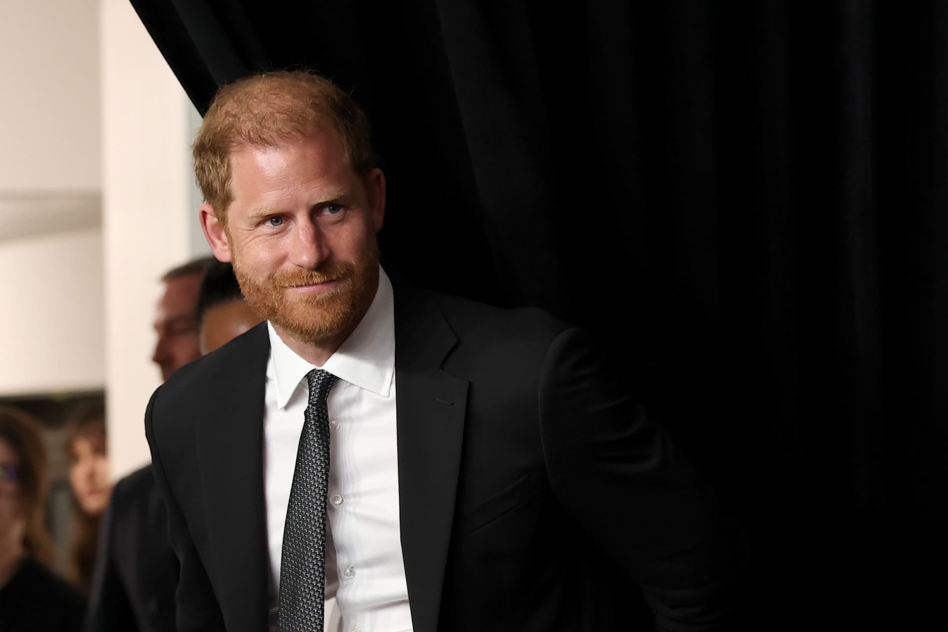 El Príncipe Harry No Puede Alojarse en una Residencia Real en Londres: Esta Sería la Razón