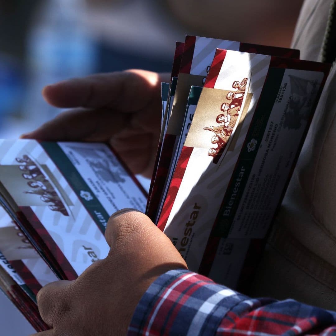 Entrega de Tarjetas del Bienestar tras el registro a los apoyos bienestar.