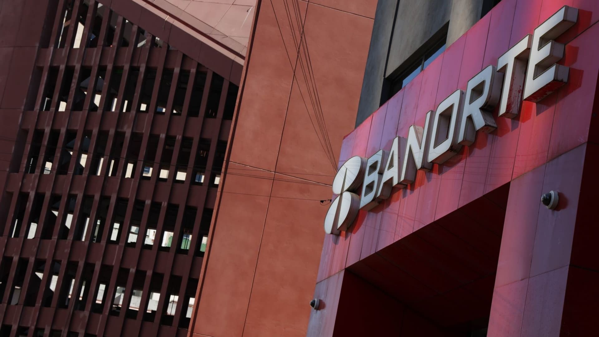 ¿Qué Bancos Sí Abren el 2 de Noviembre en México? Sucursales Abiertas y Horario de Atención