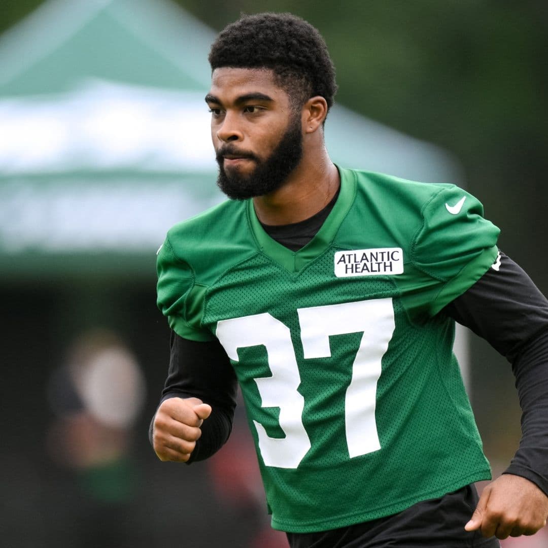 Hospitalizan a Qwan'tez Stiggers, de los Jets de Nueva York, tras Desplomarse en la Práctica