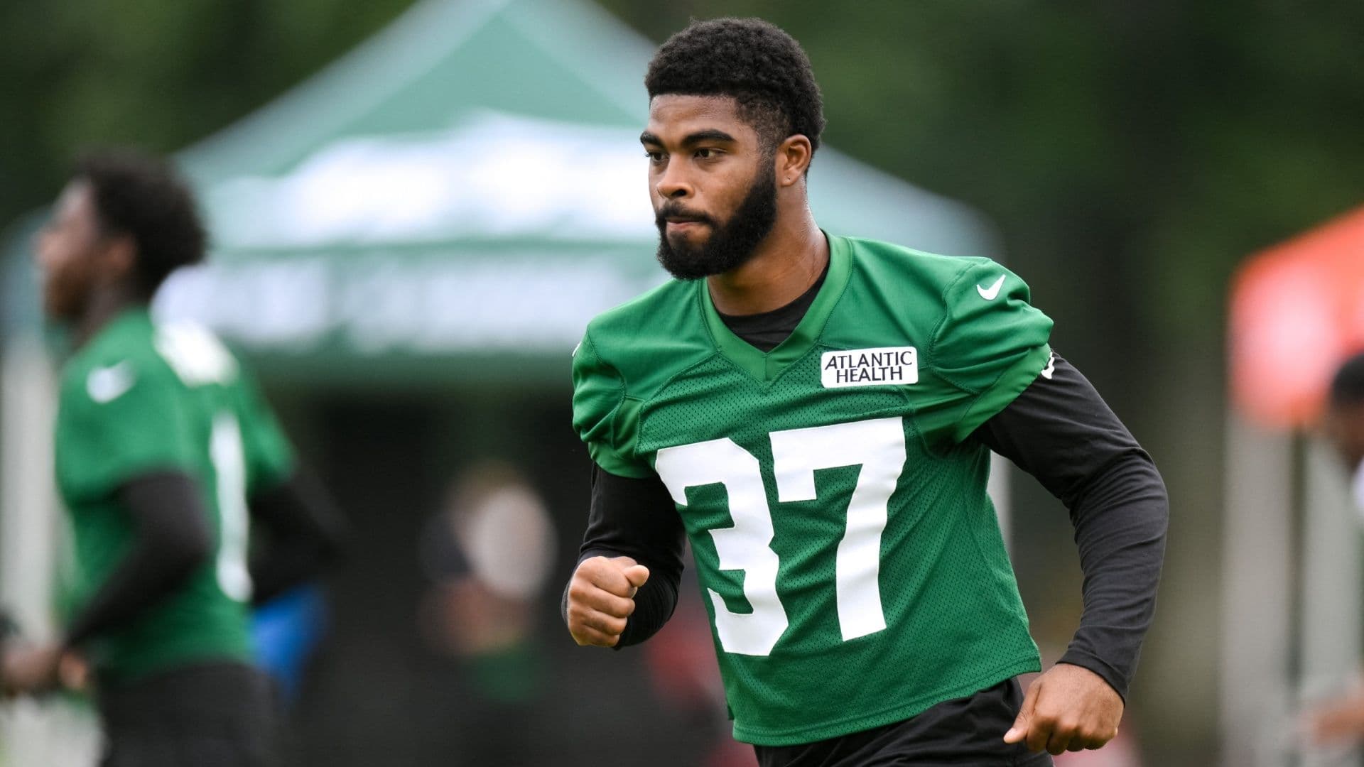 Hospitalizan a Qwan'tez Stiggers, de los Jets de Nueva York, tras Desplomarse en la Práctica