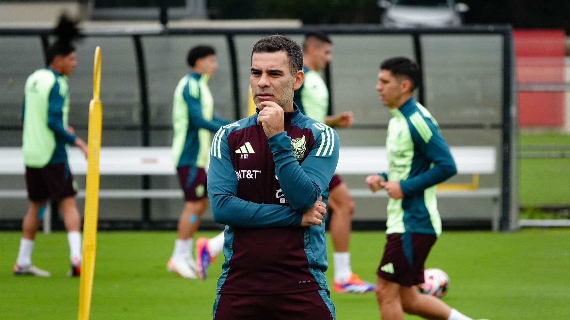 Rafa Márquez tiene varios asuntos pendientes antes del próximo partido de México, entre ellos completar su equipo de auxiliares técnicos.