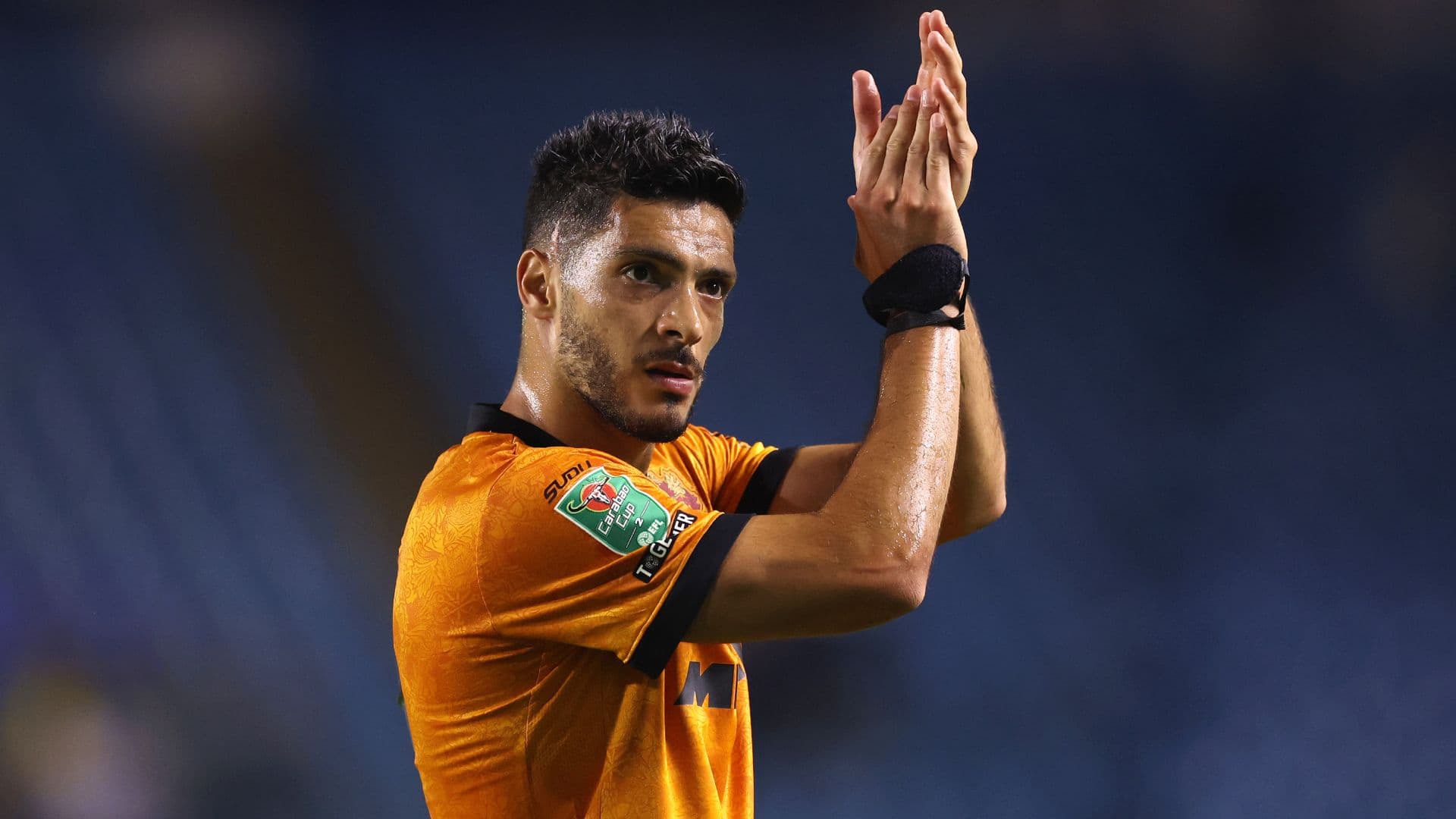 Raúl Jiménez durante un partido con los Wolves