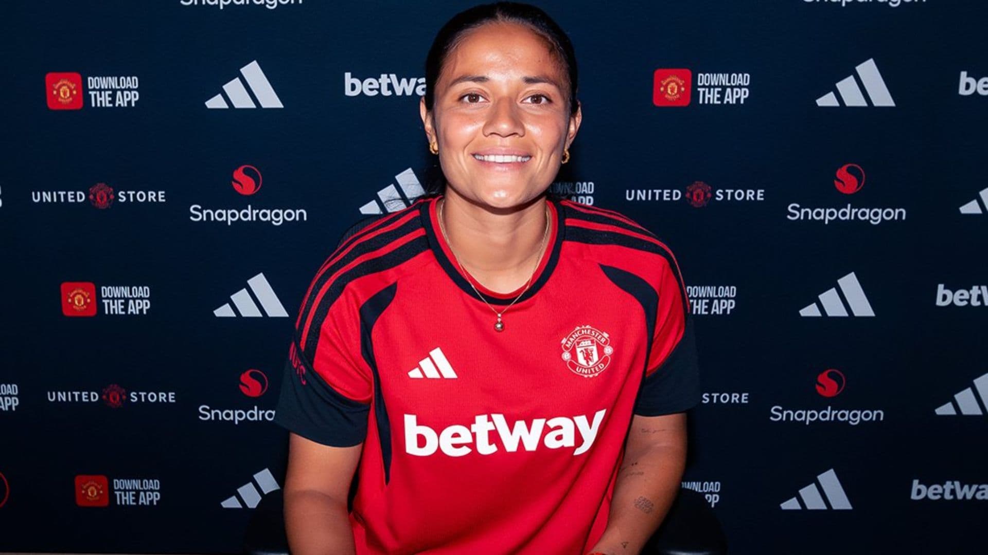 Rebeca Bernal Hace Historia al Fichar con el Manchester United