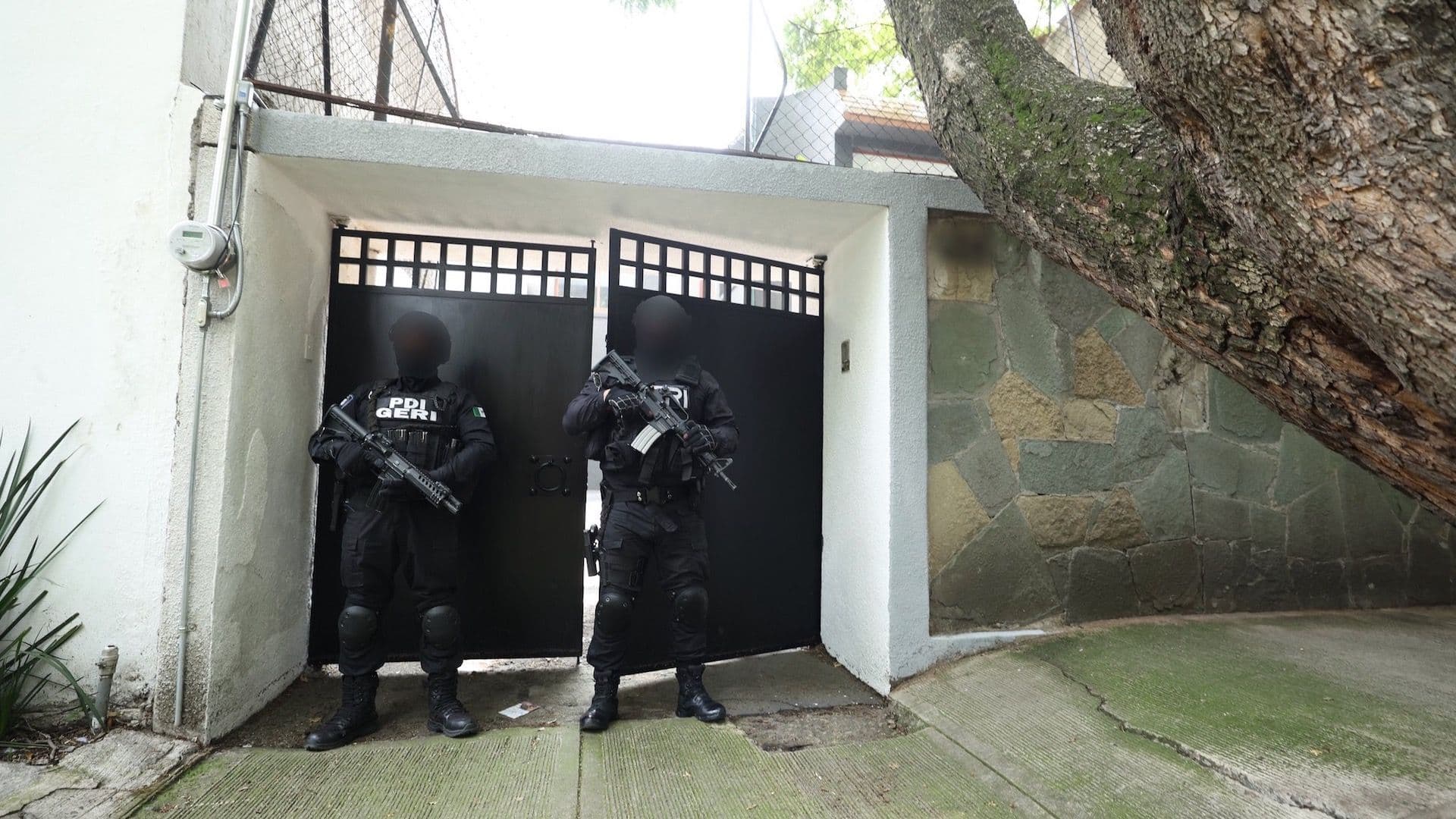 Recuperan casa de Jorge González Camarena tras despojo