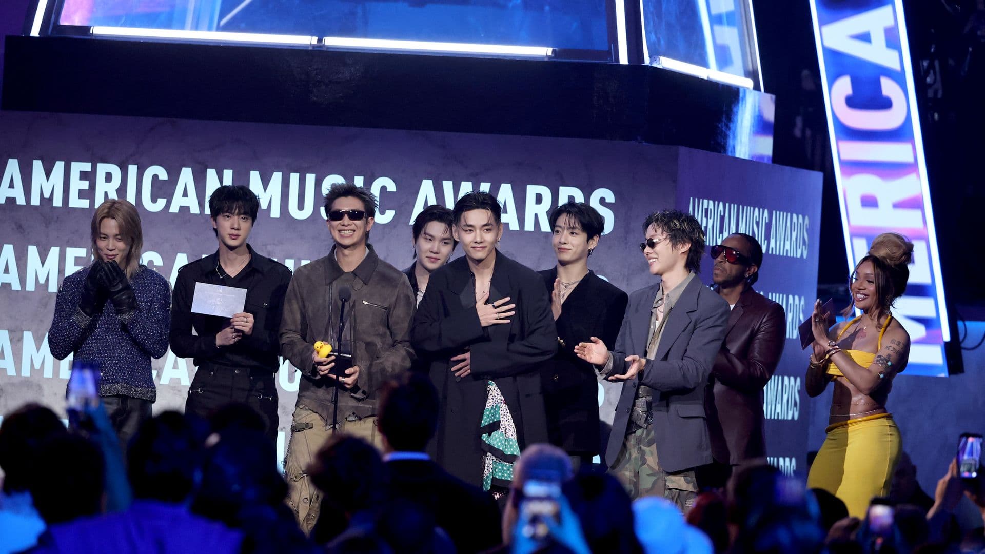 RM y J-Hope de BTS Son Criticados por Asistir a Concierto de Chris Brown
