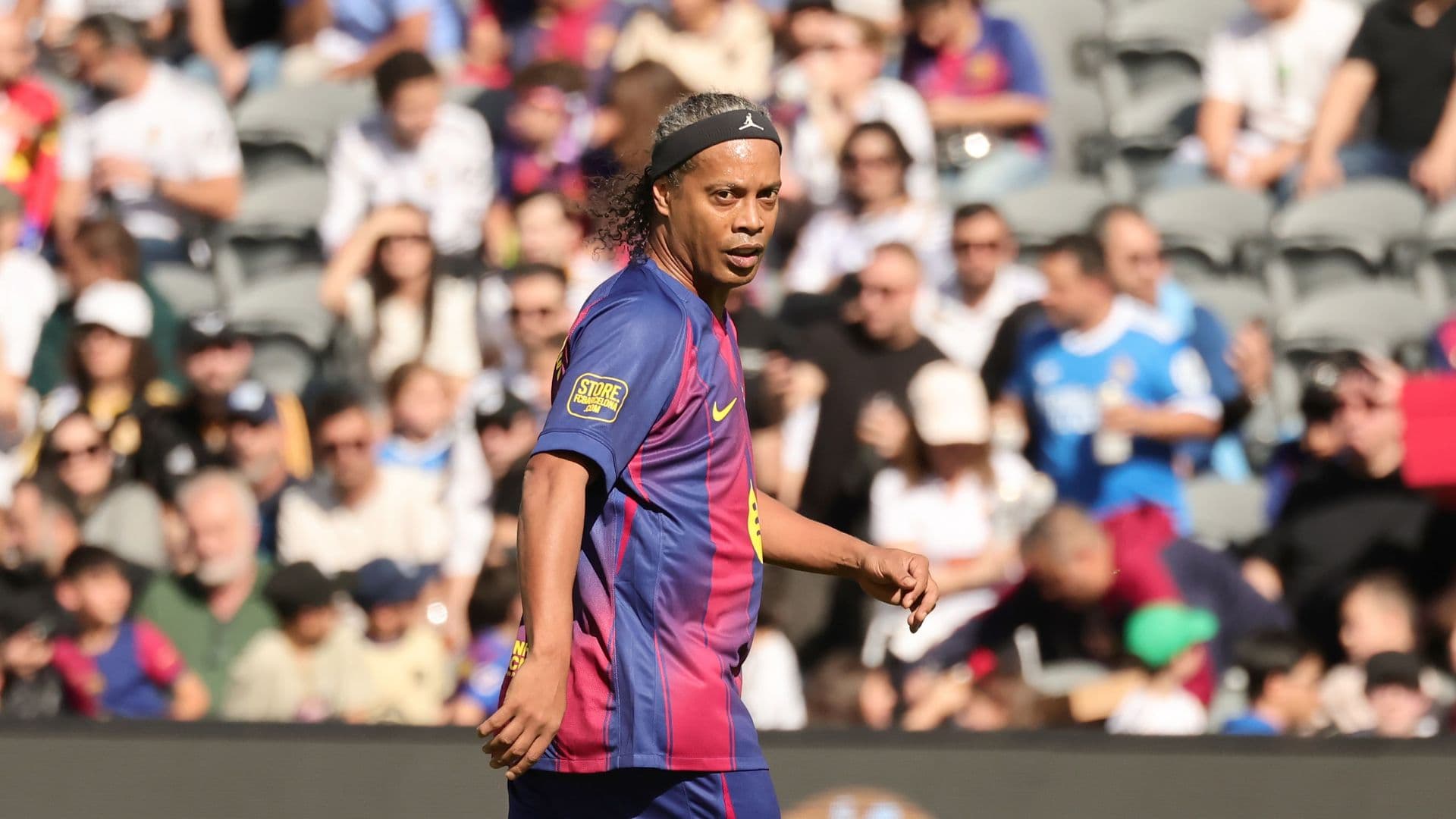 Ronaldinho Cambia el Balón por el Micrófono: Debuta Como Cantante con su Álbum ‘Camisa 10’