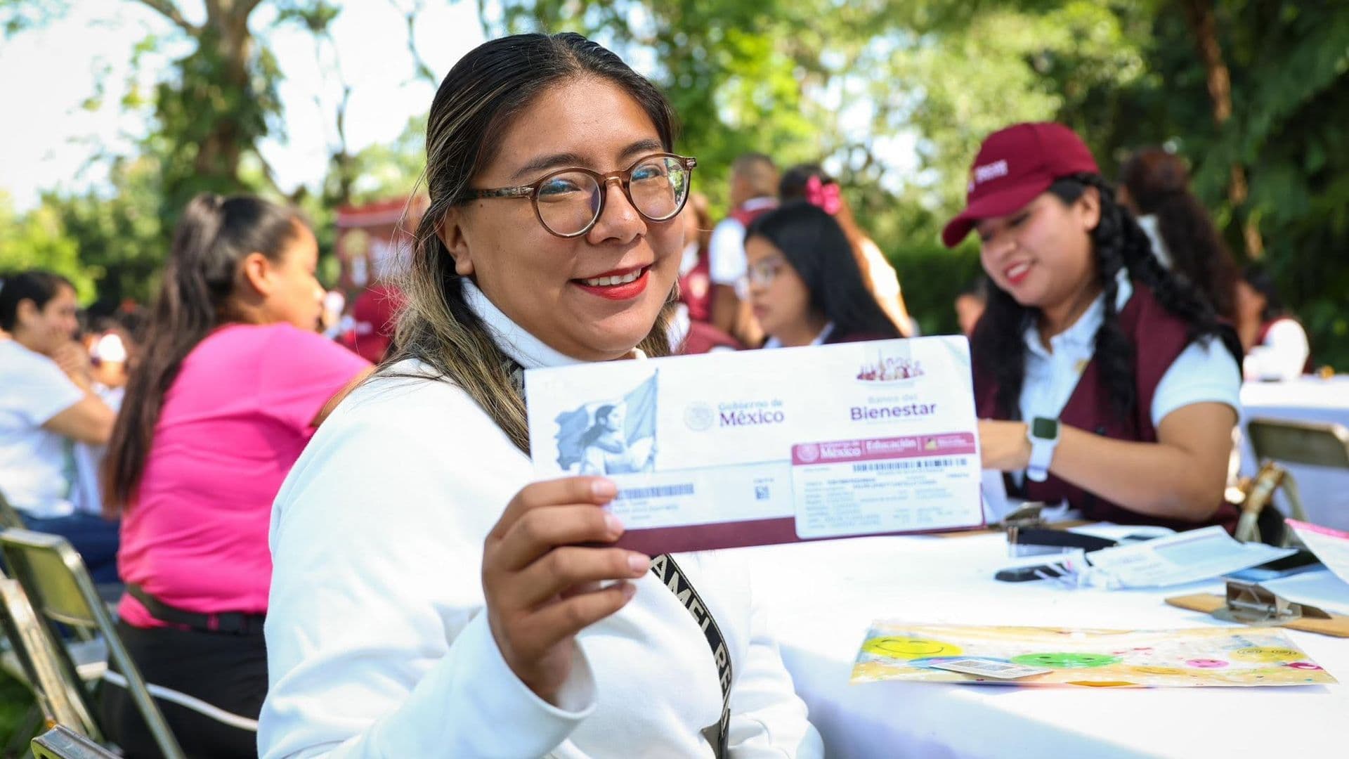 Checa Si Se Puede Retirar Dinero de la Tarjeta Beca Rita Cetina en Cualquier Banco