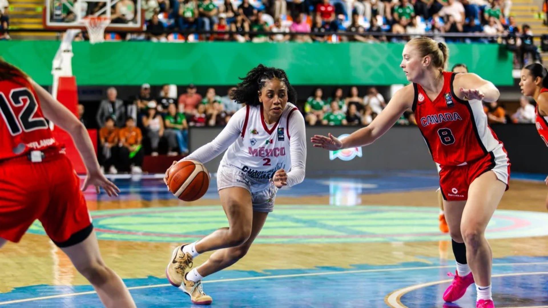 Jugadora de la selección mexicana femenil de basquetbol