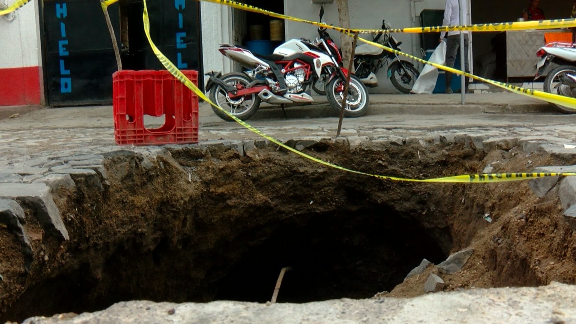 Socavón en Tonalá Deja Víctimas y Pone en Riesgo a Peatones y Motociclistas