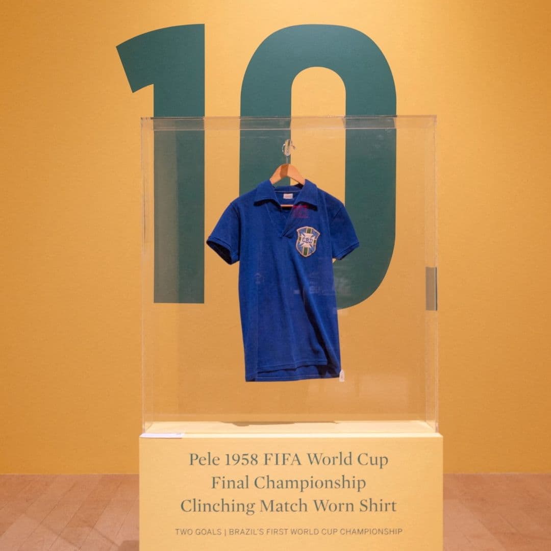 Subastan Camiseta que Usó Pelé en el Mundial de Suecia 1958 en Casi 5 Millones de Dólares