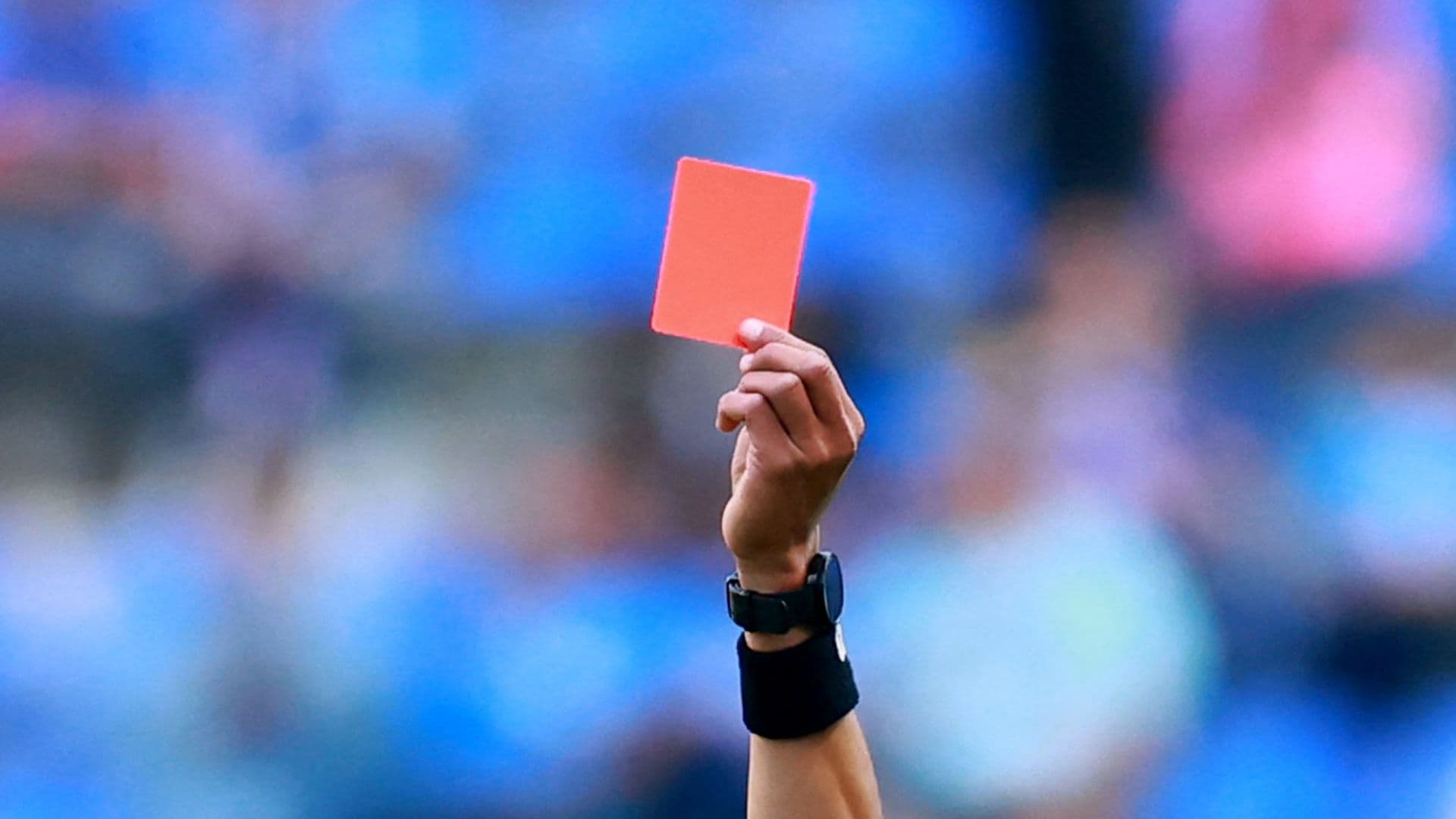 ¿Jugadores Podrían Ser Expulsados Si Se Tapan la Boca Durante los Partidos del Mundial?