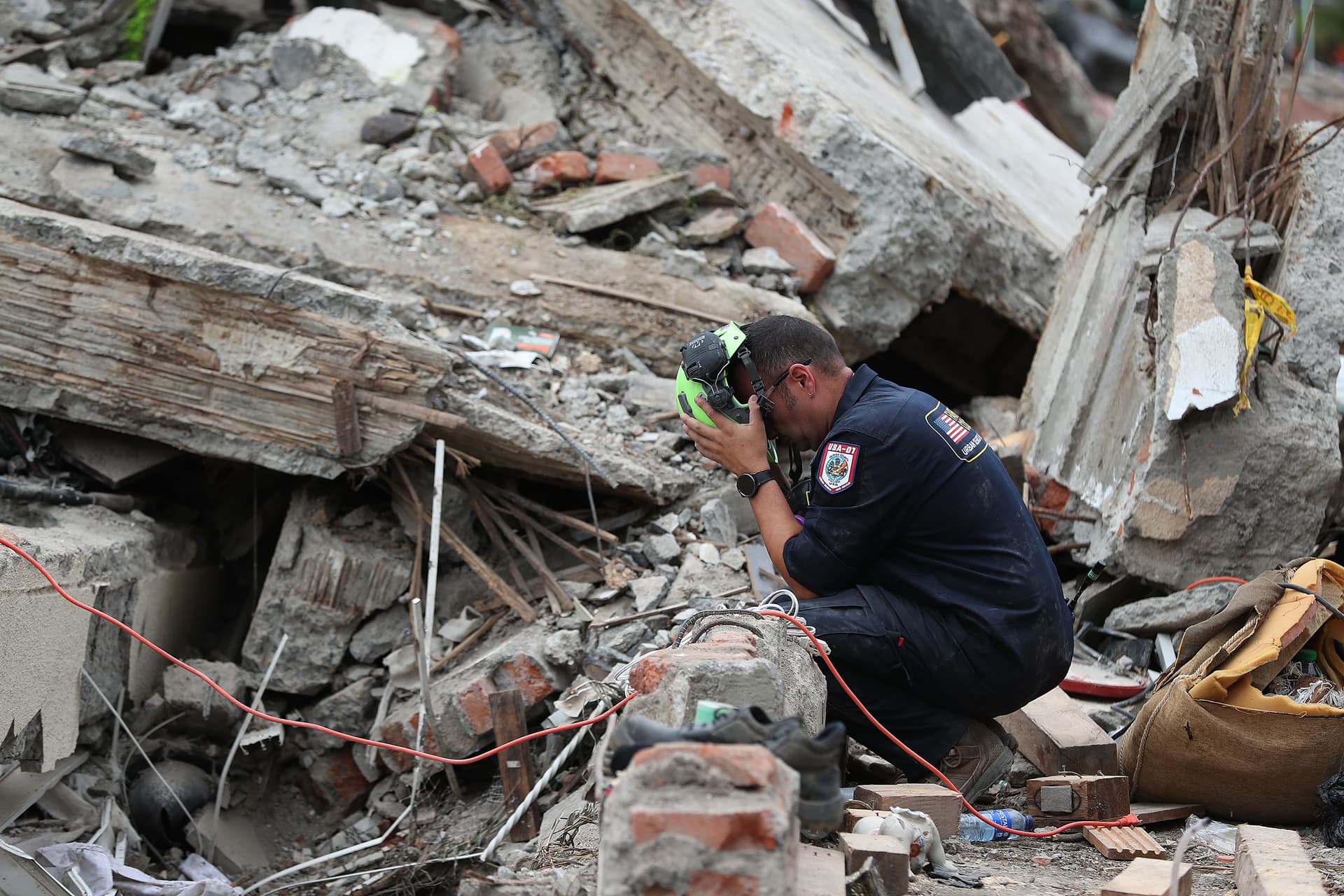 Derrumbe por el terremoto en Colombia
