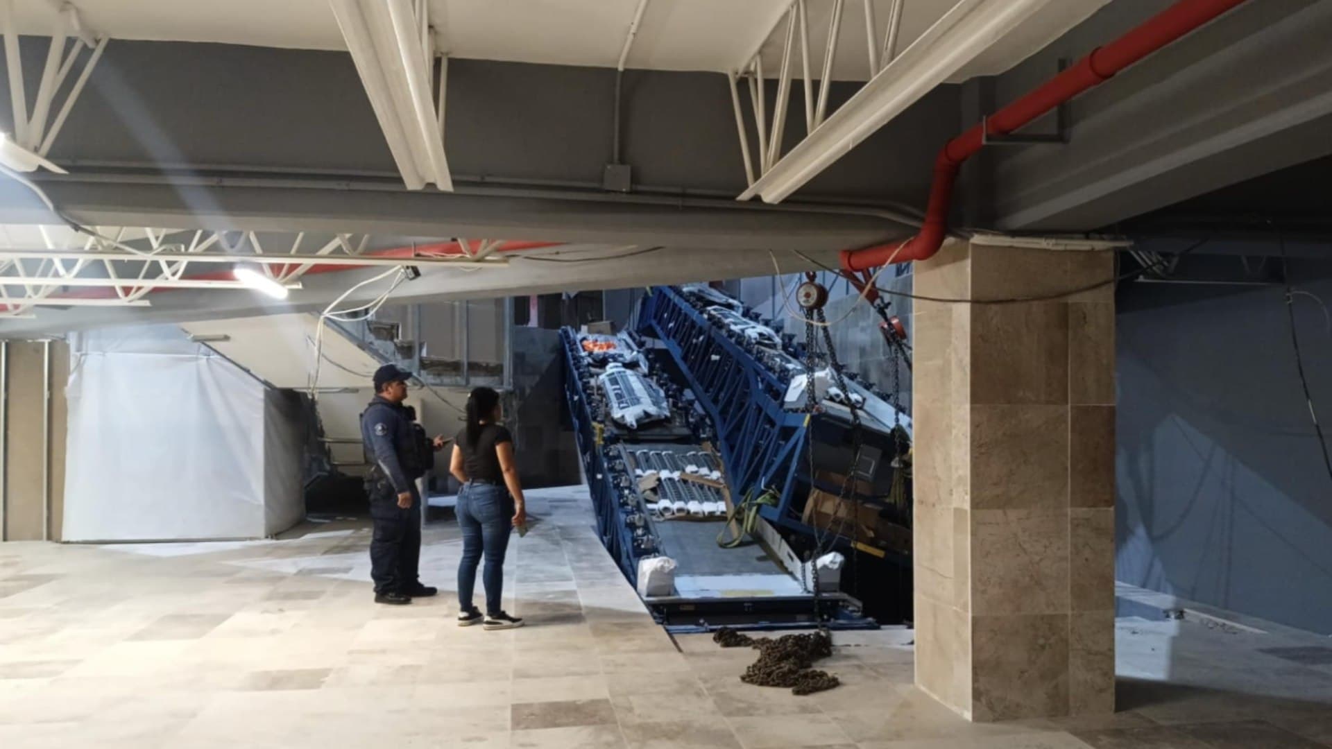 Accidente en Veracruz: Trabajador Muere Tras Caer de un Andamio; Autoridades Investigan