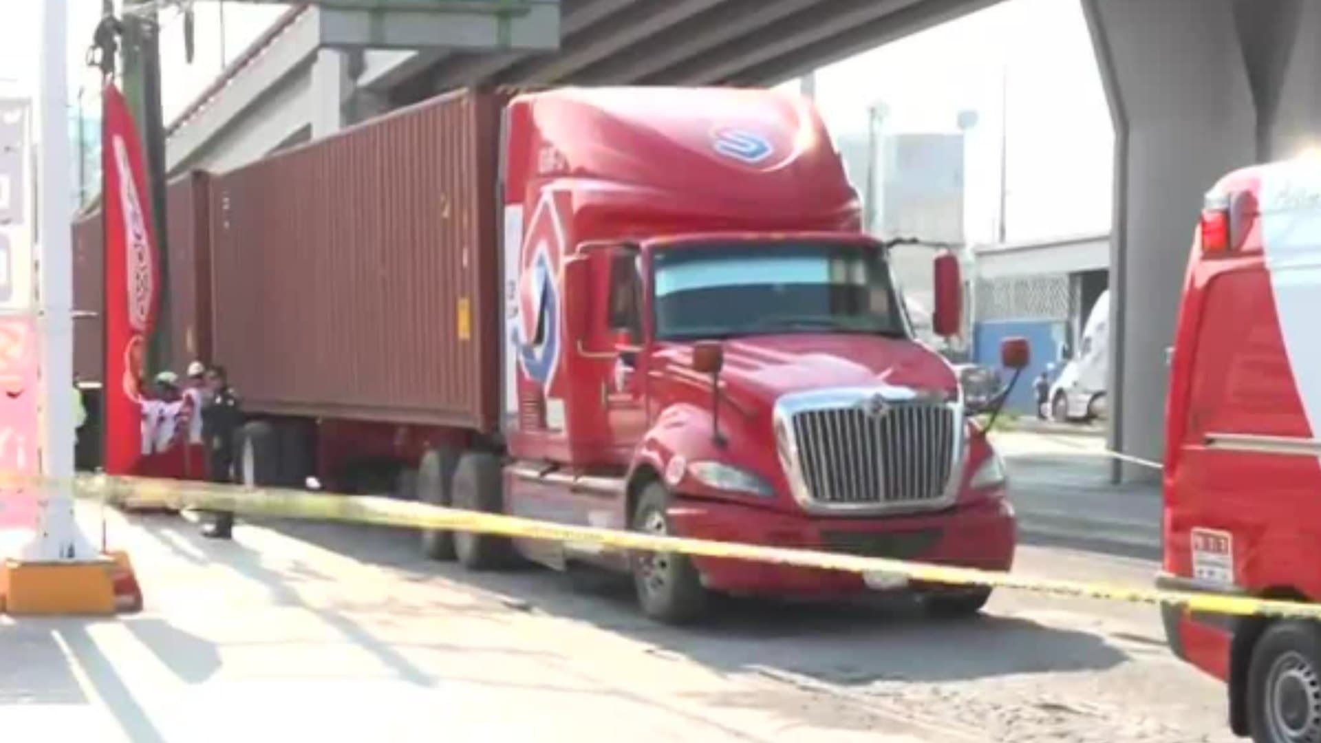 Adulto Mayor Muere tras Ser Atropellado por Tráiler en Monterrey, Nuevo León