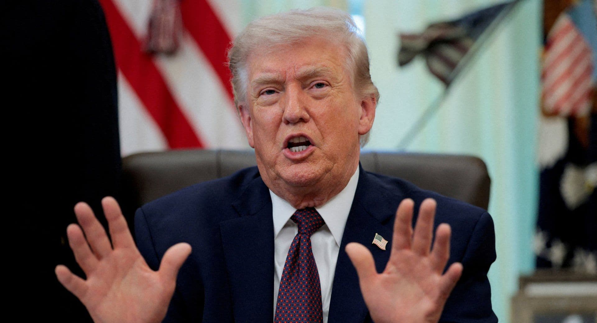 Trump vuelve a arremeter contra el Papa León XIV por postura sobre Irán y por Alcalde de Chicago