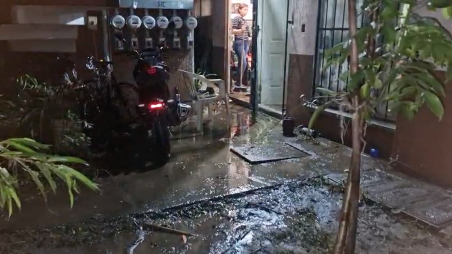 Viviendas se Inundan por Desbordamiento de Río en Coatepec, Veracruz