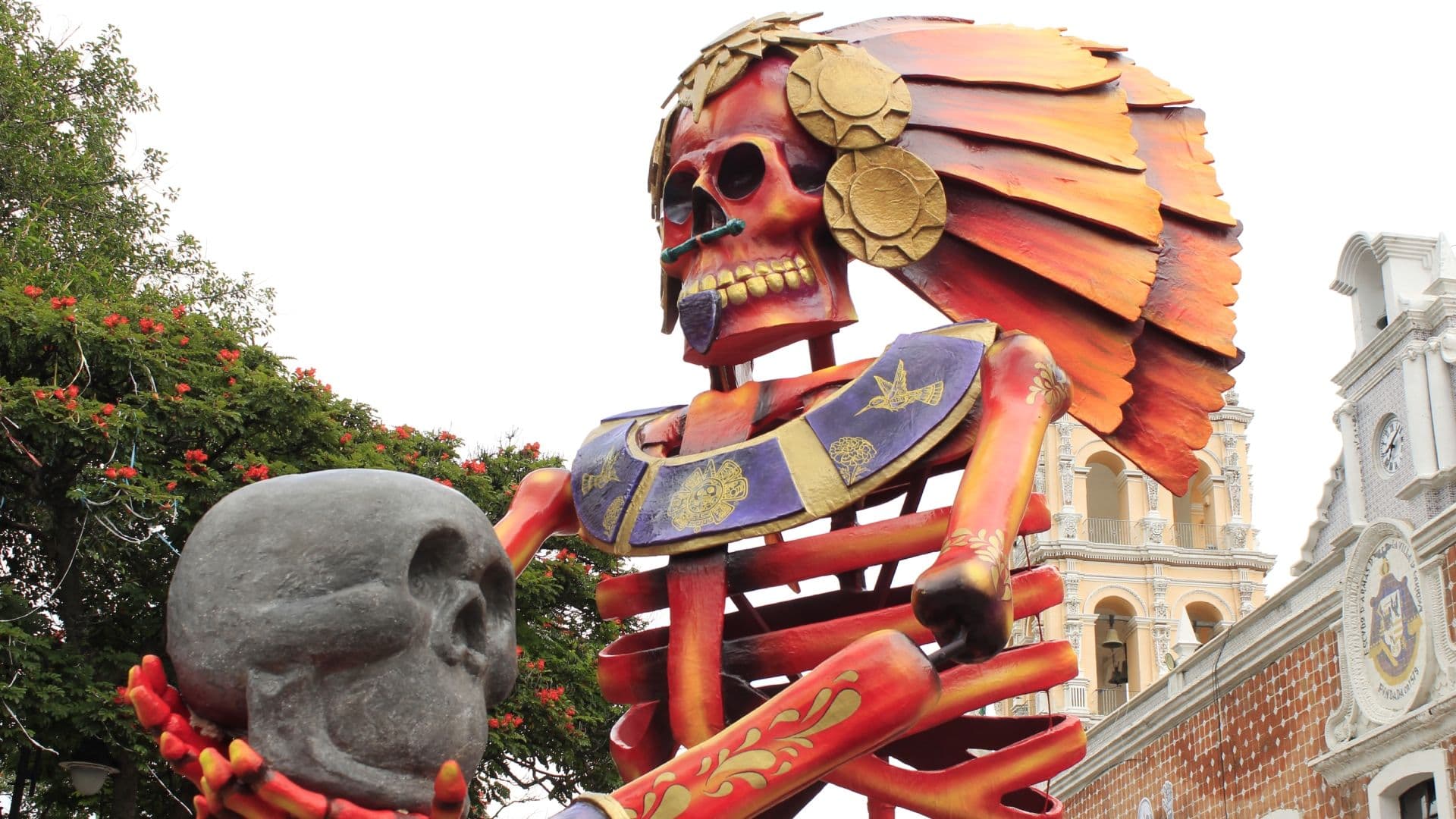 La figura de Metztli se encuentra frente al zócalo atlixquense.