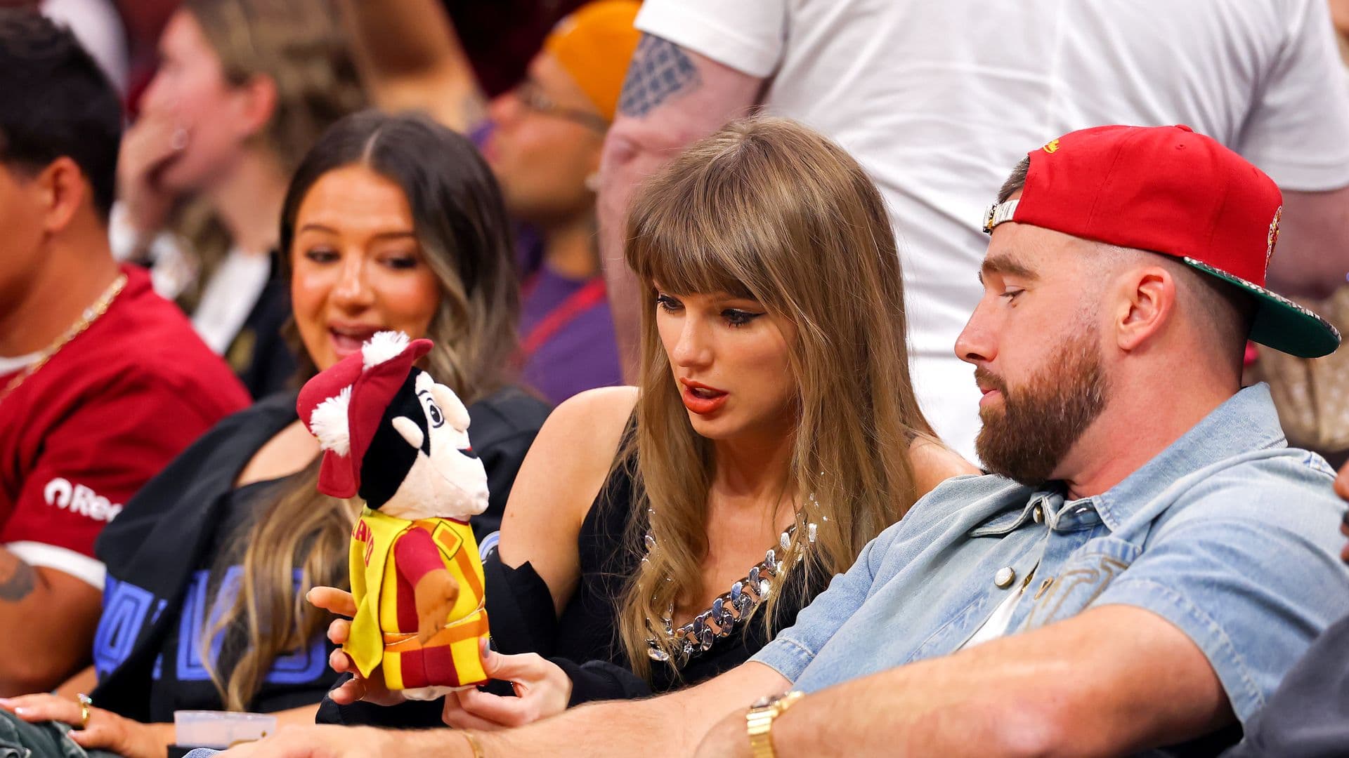 Venden Bolsas de Basura de la Boda de Taylor Swift y Se Agotan en Menos de 24 Horas