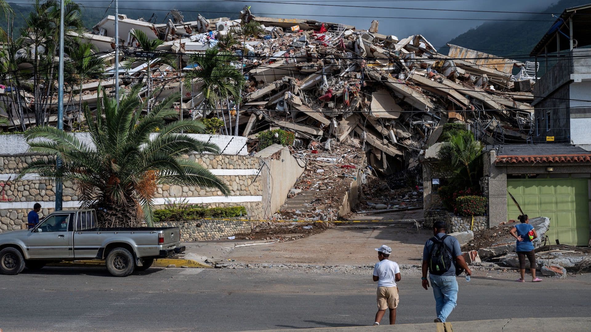 Suman 2 Mil 300 Muertos por Sismo Doble en Venezuela; Decretan Luto Nacional
