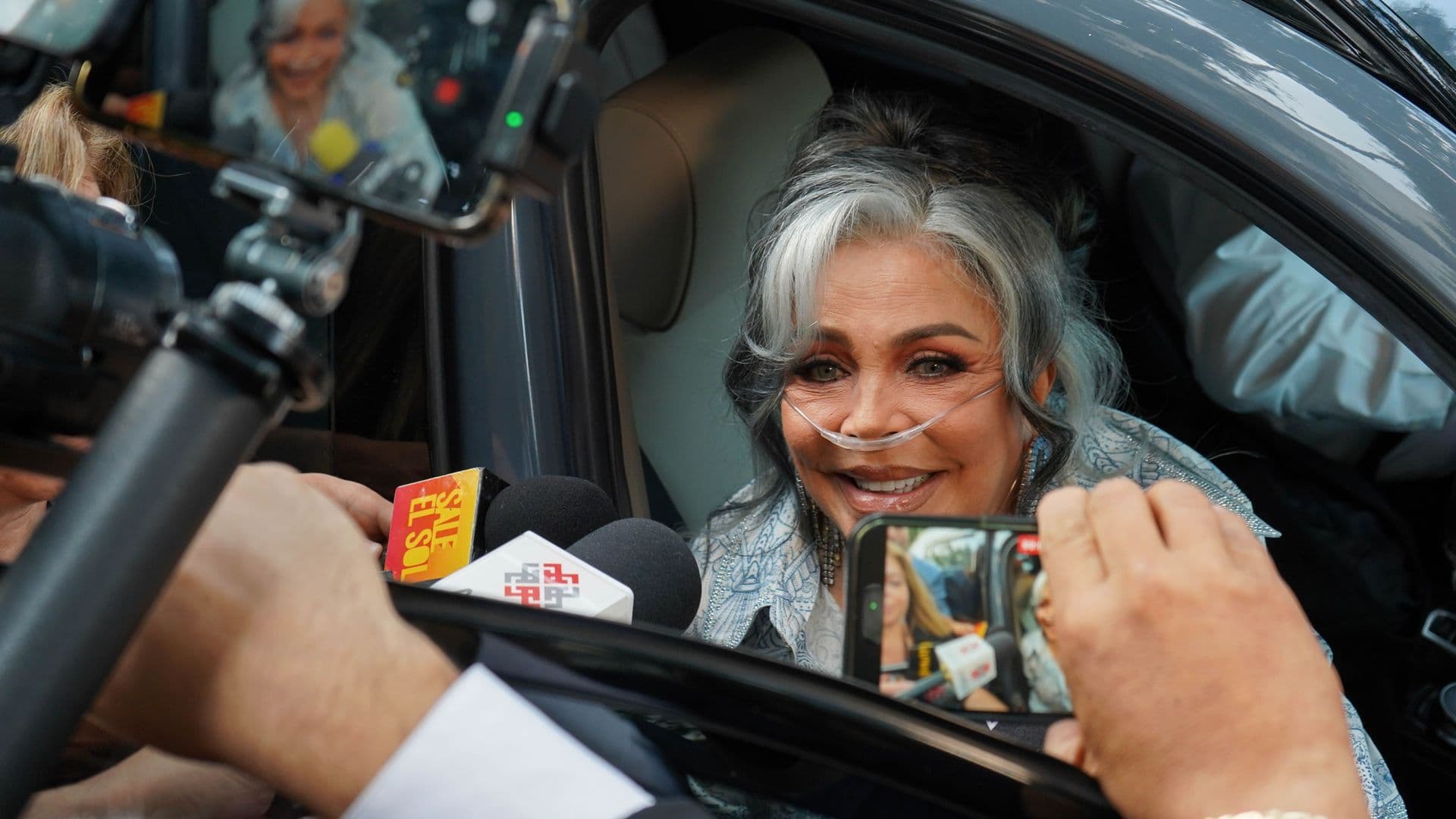 Verónica Castro Reaparece Usando Oxígeno y Dedica Palabras a su Hijo Cristian por su Graduación