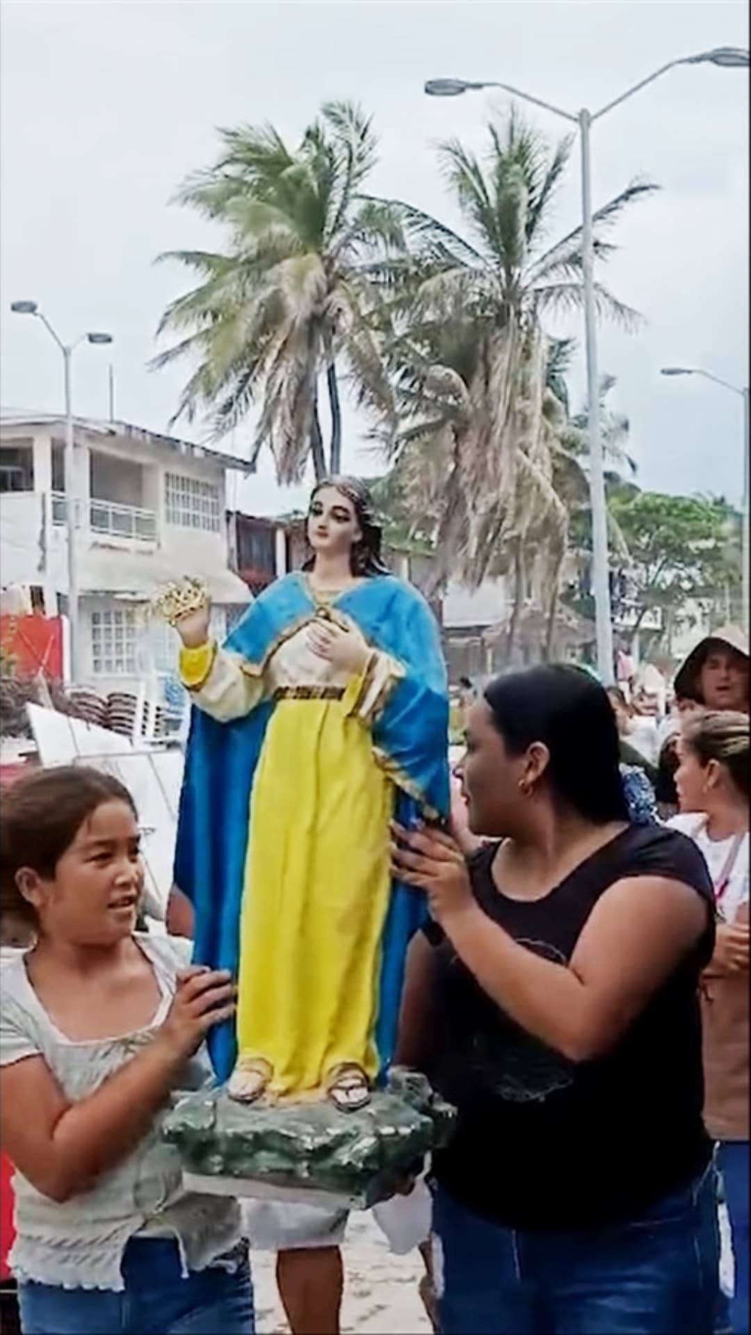 Pobladores de Cuyutlán hacen una procesión para pedir que paren los efectos de Vance. Foto: N+