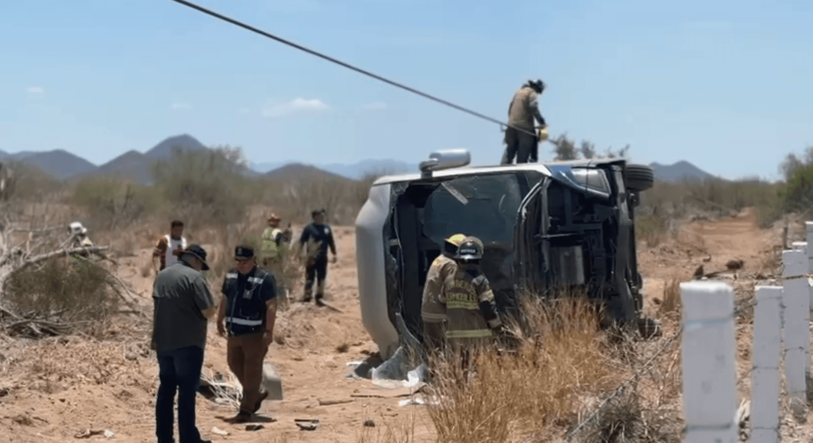Vuelca Autobús de Pasajeros en la Carretera Hermosillo-Guaymas; Reportan Lesionados