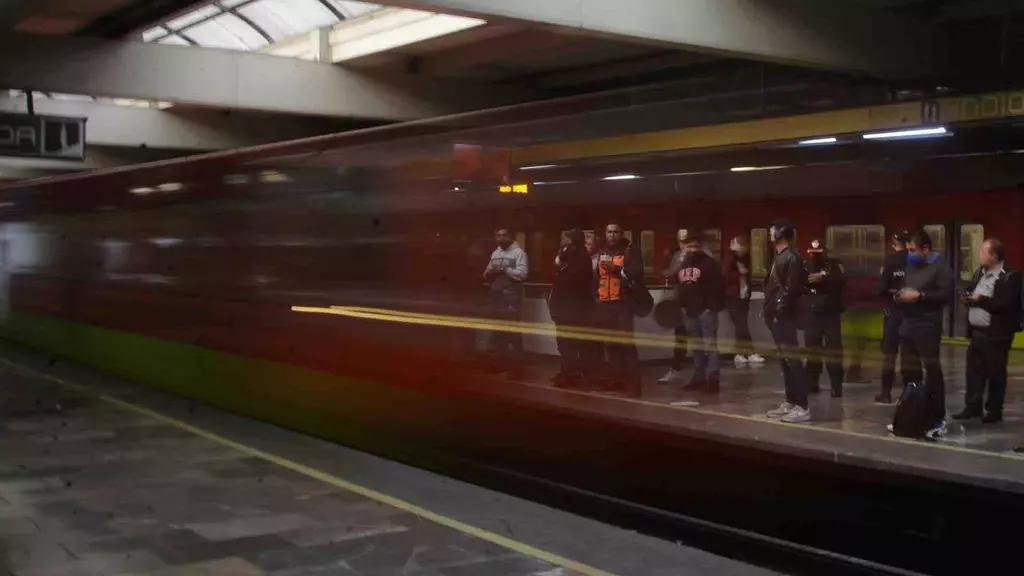 Desalojan Tren en Estación Niños Héroes de la Línea 3 del Metro