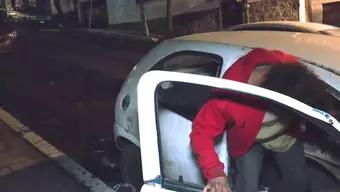 Foto: Personas en Condición de Calle se Resguardan del Frío en Autos Abandonados