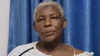Safina Namukwaya, tuvo un niño y una niña por cesárea, tras someterse a un tratamiento de fecundación in vitro
