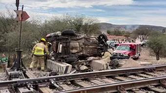 Pierde la Vida una Persona al ser Embestida su Camioneta por un Tren en Querétaroq