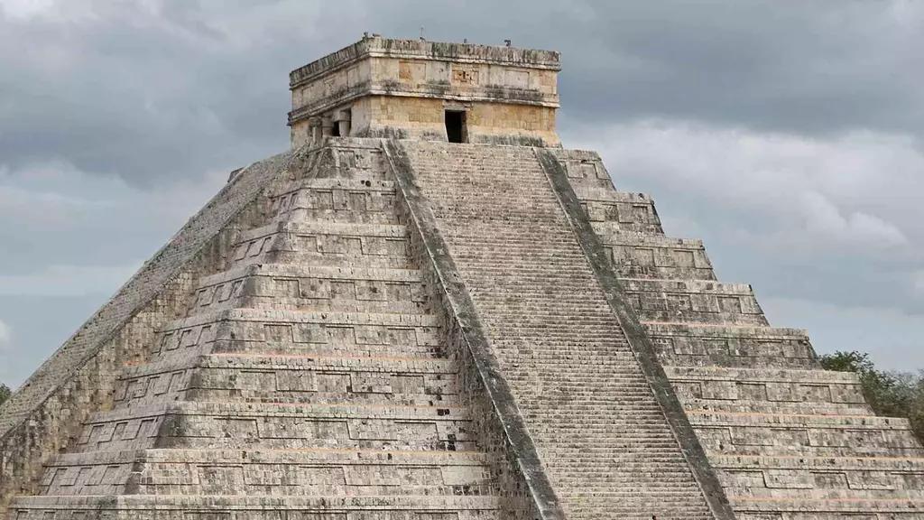 FOTO: Pirámide de Kukulcán en Chichén Itzá