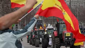 Foto: Agricultores y Ganaderos se Retiran de la Puerta de Alcalá