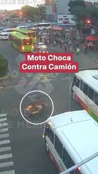FOTO: Moto Choca Contra Camión