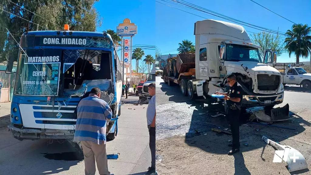 Camión de Ruta y Tráiler Protagonizan Aparatoso Accidente en la Carretera Torreón - Matamoros