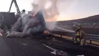 FOTO: Tráileres Chocan y Se Incendian en la Autopista Celaya-Salamanca