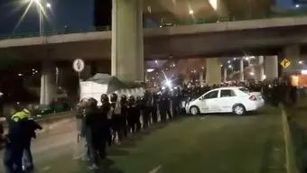 Golpes y Empujones entre Manifestantes y Policías en Periférico Sur