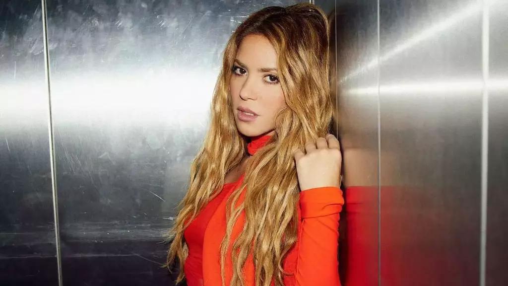 Foto: Shakira contra León Larregui