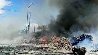 Foto: Bombero Herido en Incendio en Recicladora de Cartón en Mexicali, Baja California