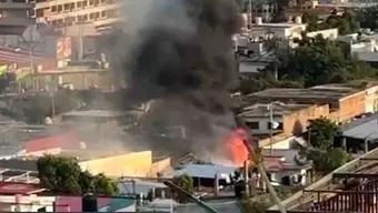 Foto: Reportan el Incendio de una Recicladora de Cartón en Acapulco, Guerrero