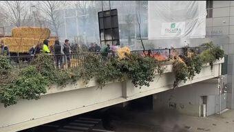 Agricultores y Policías se Enfrentan en Bruselas, Bélgica