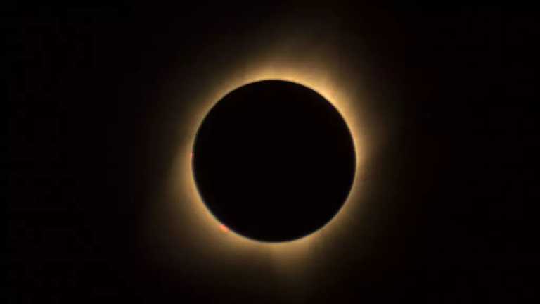 El próximo 8 de abril tendrá lugar un eclipse total de sol que podrá apreciarse en parte de la República Mexicana, para ello, es indispensable tomar precauciones, ya que mirar directamente al sol puede ocasionar daño permanente en la visión