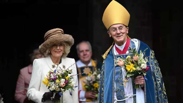 La reina Camila reemplazó al rey Carlos III en la misa de Pascua, la antigua ceremonia Royal Maundy, que se realizó  en la catedral de Worcester