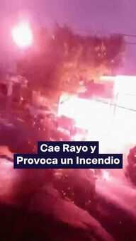 FOTO: Cae Rayo y Provoca un Incendio