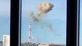 foto: Bombardeo Ruso Destruye Enorme Torre de TV en Ucrania
