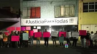 FOTO: Vecinos Protestan Afuera de Casa de María José en Iztacalco